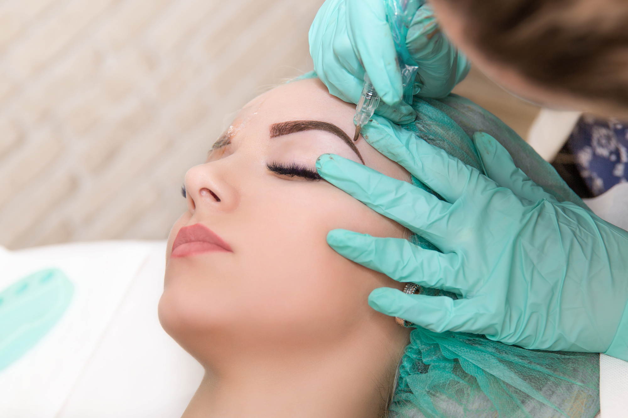 Benefits of Getting Your Microblading Certification Online